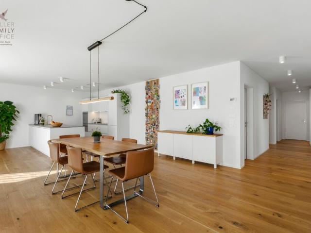 Neuwertige 5 1/2 Zimmer Minergie Wohnung mit grossem Balkon und hochwertigem Ausbau