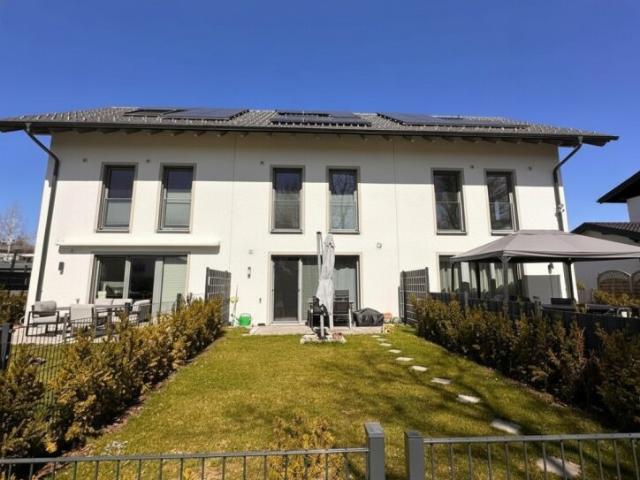 neuwertiges 4 Zimmer Reihenhaus in guter Lage zur Miete oder Kauf