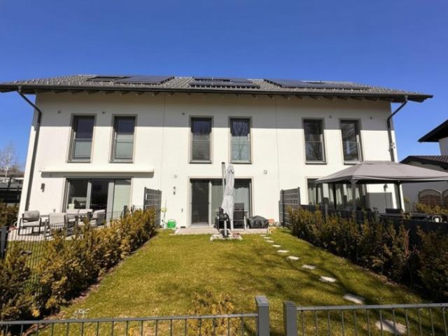 Neuwertiges 4 Zimmer Reihenhaus in guter Lage zur Miete oder Kauf