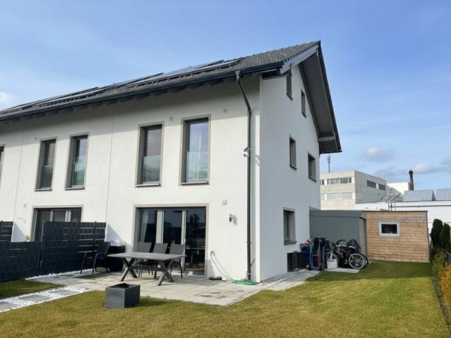 Neuwertiges 5 Zimmer Eckreihenhaus zum Mieten