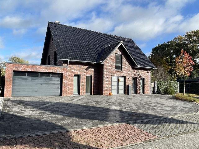 Neuwertiges Wohnhaus in reizvoller Lage!