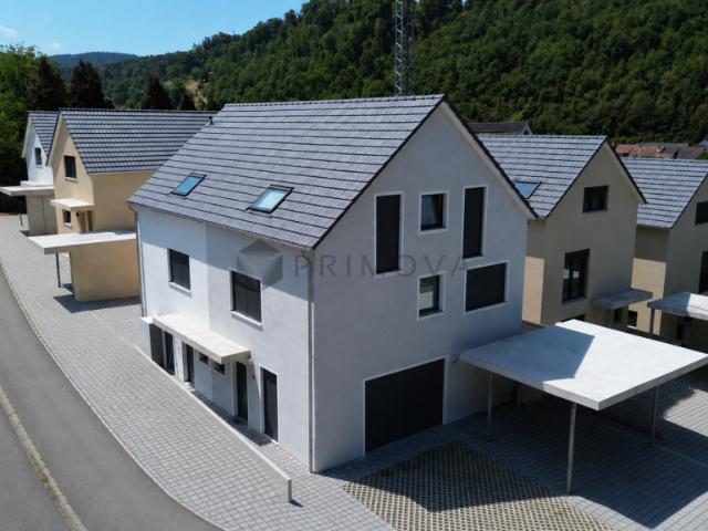 Neuwertiges Doppeleinfamilienhaus zum Greifen nah!
