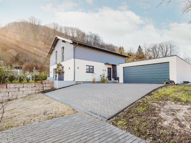 Neuwertiges Einfamilienhaus mit großem Grundstück, top Ausstattung & günstiger KfW Finanzierung!