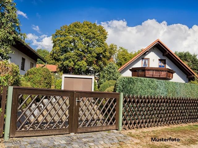 Neuwertiges Einfamilienhaus nebst Garten und angeb. Garage