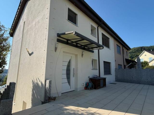 Neuwertiges Familienhaus mit traumhafter Aussicht Umfassend saniert Vielseitig nutzbar Familienfreundliche Lage