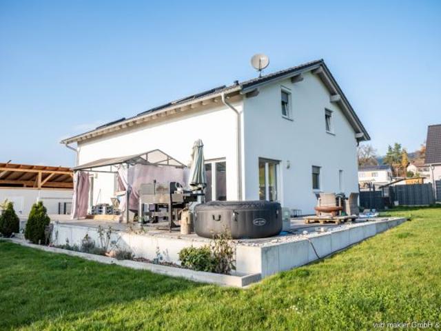 Neuwertiges Haus von 2020 mit zwei Wohneinheiten– viel Platz zum Leben und Wohlfühlen