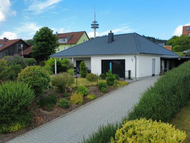 Neuwertiger Bungalow mit traumhaftem Ausblick in Letzau!