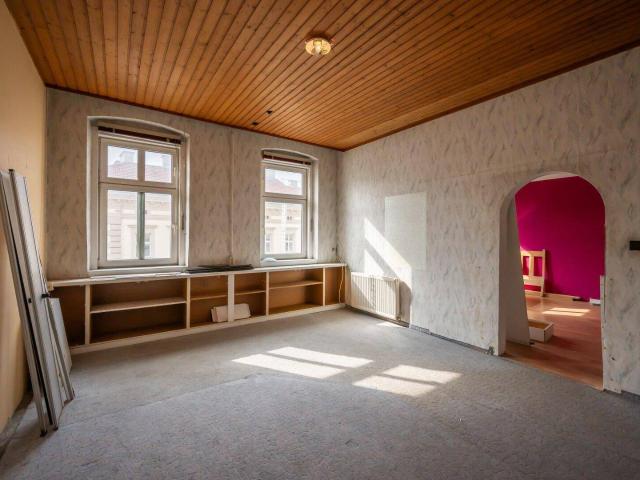 NEU+ 3 Zimmer Altbau Wohnung renovierungsbedürftig in toller Lage großes Potenzial
