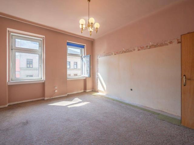 NEU+ 1,5 Zimmer Altbau Wohnung sanierungsbedürftig, viel Umbaupotenzial