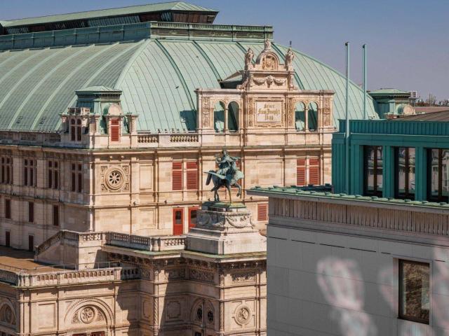 TOP PREIS! PENTHOUSE mit Blick auf die Wiener Staatsoper mit Sauna & Garage