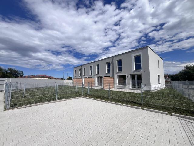 NEU BAU mit Keller, Garten und je 2 Stellplätzen!