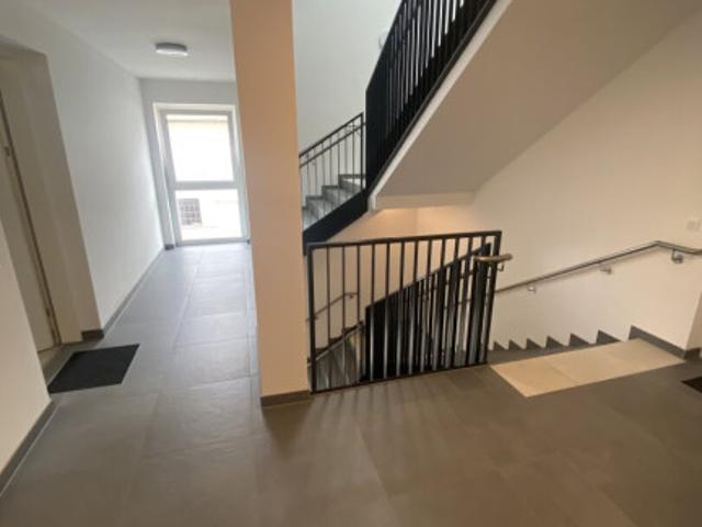 Neu errichtete helle 2 Zimmer Wohnung mit Balkon und 2 Garagenplätzen ERSTBEZUG