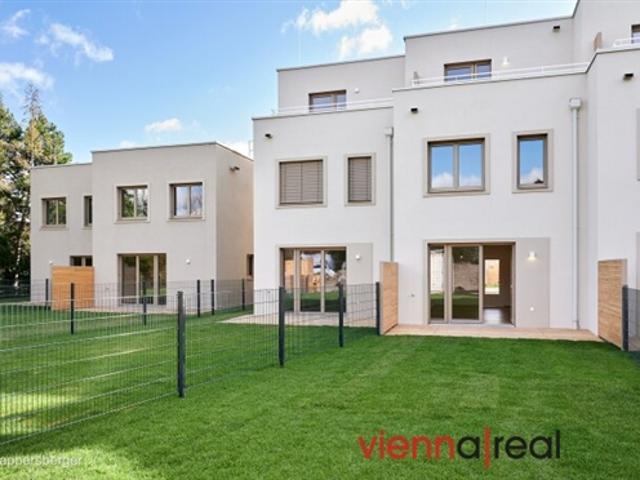 STADT KÜSST LAND Neu errichtete Reihenhäuser 4 5 Zimmer, Eigengarten, Terrasse, Photovoltaik, Wärmepumpe und KFZ Stellplatz am ländlichen Stadtrand