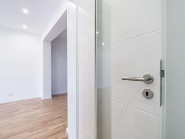 NEU ERSTBEZUG ! NEUBAU IN ZENTRALER LAGE ! 2 ZIMMER MIT EBK & TIEFGARAGE !