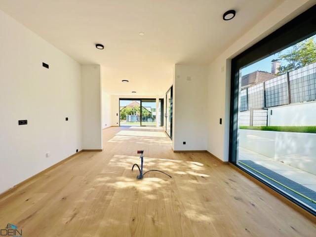 NEU+ EXKLUSIVE VOLLUNTERKELLERTE 5 ZIMMER DOPPELHAUSHÄLFTE MIT SWIMMINGPOOL!