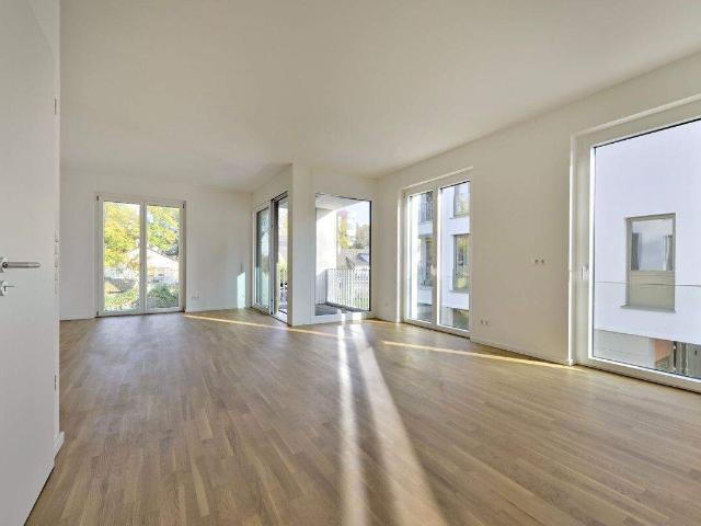 Neu: Hübsche 2 Zimmer Wohnung mit Tageslicht Badezimmer und Loggia