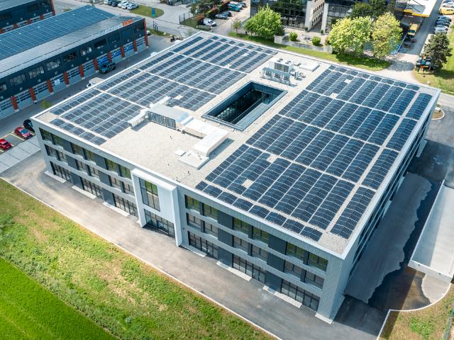 Neu in Gland – Gewerbe / Industriefläche – 300m2