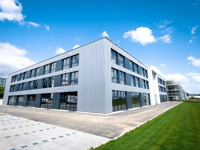 Neu in Gland Großes Gewerbegebiet Industrie / 600m2