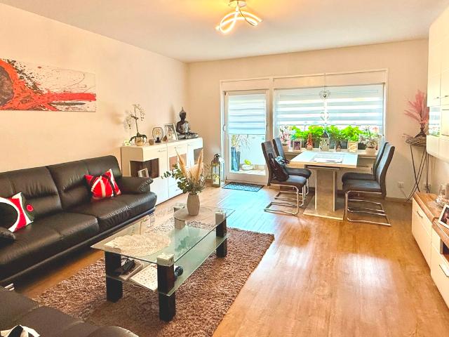 Neu Isenburg: Modernisierte 2 Zimmerwohnung mit Balkon in zentraler Wohnlage!