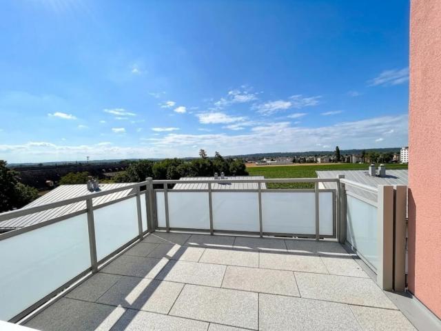 NEU SANIERT 2 geschoßige Familienwohnung mit 7 Zimmer, Balkon UND Terrasse