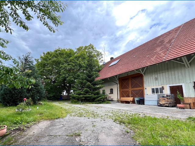 Neu saniertes Einfamilienhaus mit großer Scheune und idyllischem Grundstück!