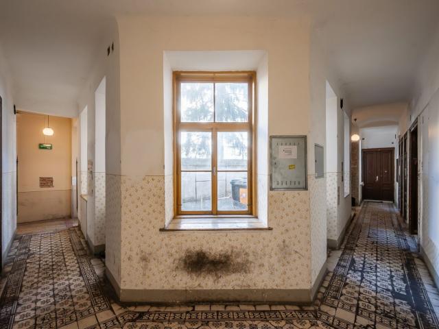 Neu Sanierungsbedürftige 1 Zimmer Altbauwohnung mit Potenzial!