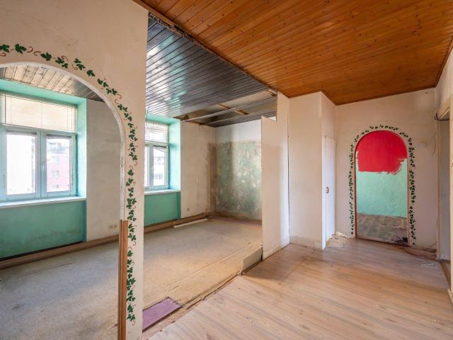 NEU+ sanierungsbedürftige 2 Zimmer Altbau Wohnung gut adaptierbarer Grundriss