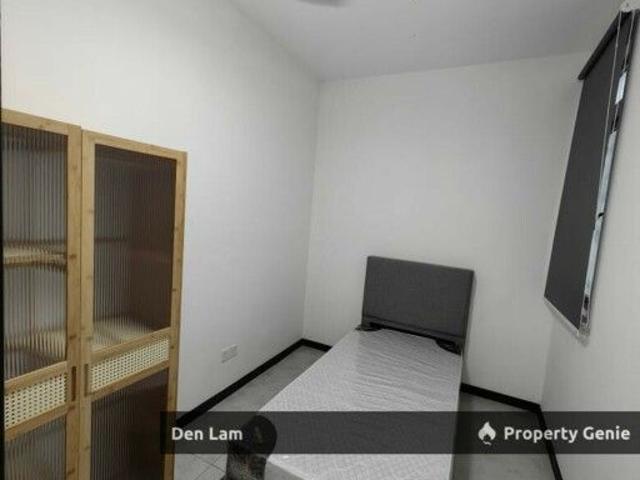 Neu Suite KLCC Small Room For Rent !