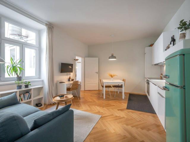 NEU+ Premium 2 Zimmer ALTBAU ZWEITBEZUG in fantastischer Lage!