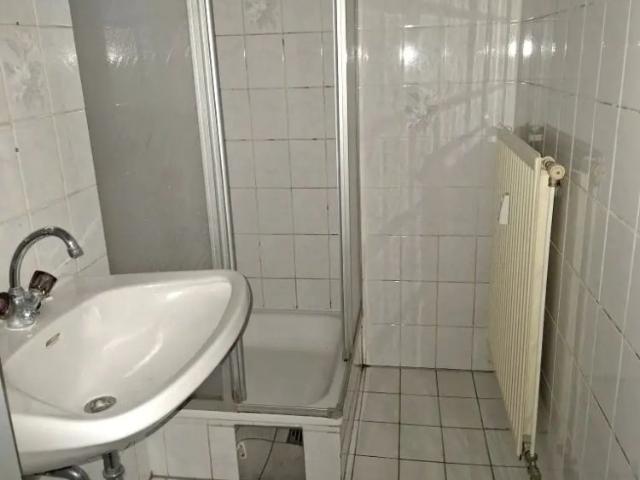 NEU Teilrenovierte 2 Zimmer Wohnung im Halbstock eines Mehrparteienhauses in Thörl nahe Kapfenberg zu mieten !