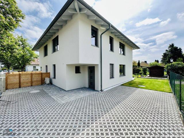 NEU! TRAUMHAFTE 4 ZIMMER DOPPELHAUSHÄLFTE MIT EIGENGARTEN NÄHE ZENTRUM UND BAHNHOF!