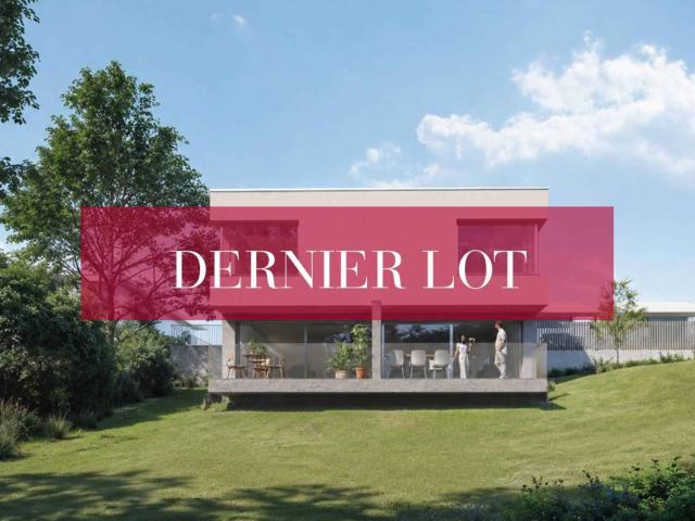 NEU: Zeitgenössische Villa in grüner Umgebung