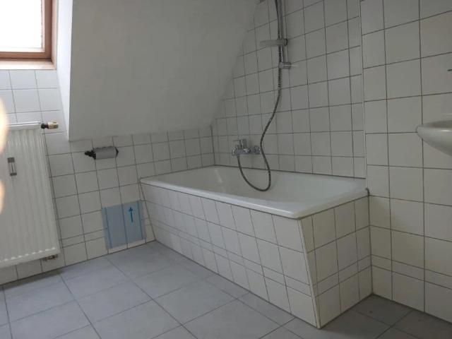 Zentrale 2 Zimmer Wohnung mit Küchenblock im 2. Obergeschoß Dachgeschoß am Hauptplatz in Kapfenberg zu mieten !