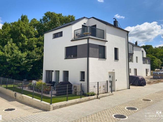 • NEU • ZIEGELMASSIV • 12 SCHLÜSSELFERTIGE HÄUSER • JEWEILS 2 PKW STELLPLÄTZE • GARTEN & TERRASSE • FISCHAMEND •
