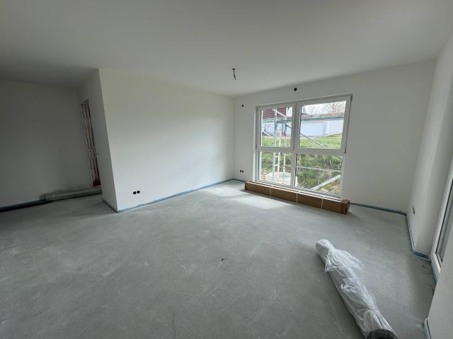 Neubau 3 Zimmer EG Wohnung mit Garten Carport & Stellplatz