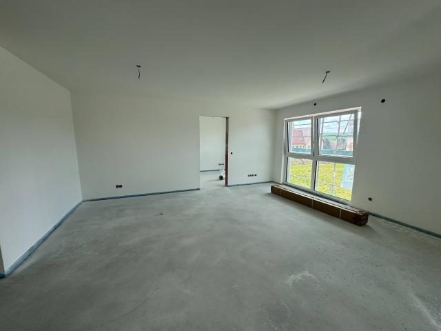 Neubau 3 Zimmer Wohnung mit Balkon, Carport & Stellplatz