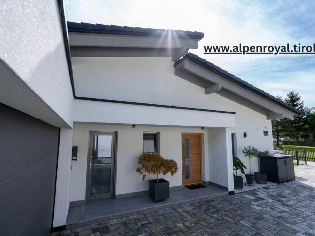Neubau Architektenhaus Bungalow 2024 – Premiumlage mit Panorama, SPA & Privatsphäre