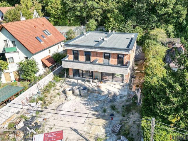 Neubau Doppelhaus mit riesigem Garten und eigenem Waldstück | 4 Zimmer | Südseitiger Garten/Terrasse | Vollunterkellert | Luftwärmepumpe | Carport | 2 Einheiten verfügbar