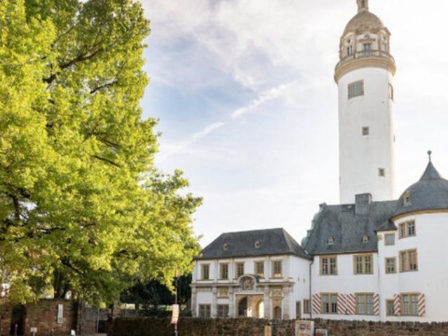 Neubau: Doppelhaushälfte in zentraler Lage in HÖCHST