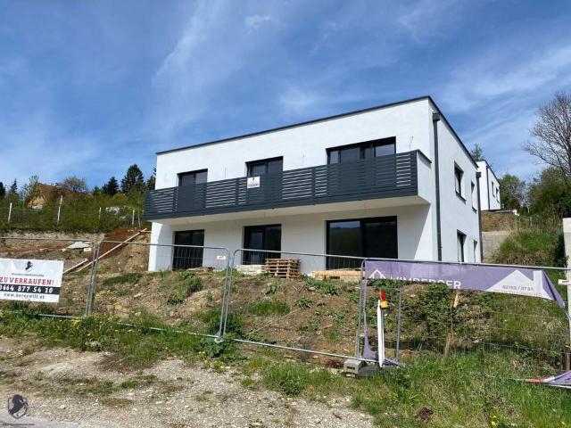 Neubau Doppelhaushälfte in Pressbaum Modernes Wohnen mit Garten und Carport