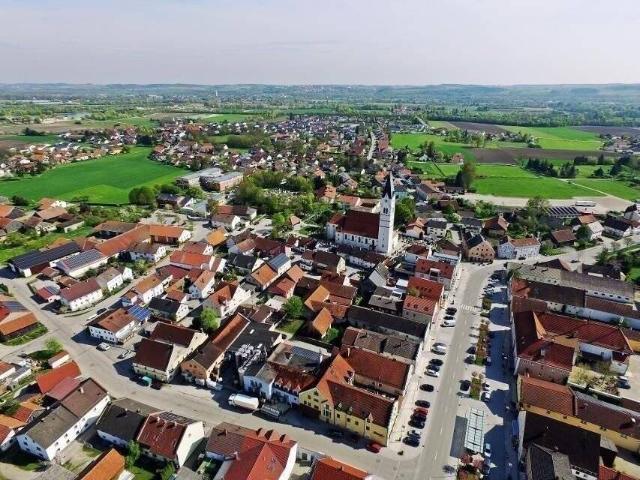 NEUBAU DHH TOP KfW Zins für Familien + Zuschüsse über Bayern Labo Marktplatznähe