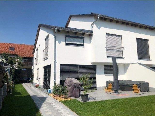 Neubau einer Doppelhaushälfte in wunderschöner Südwestausrichtung