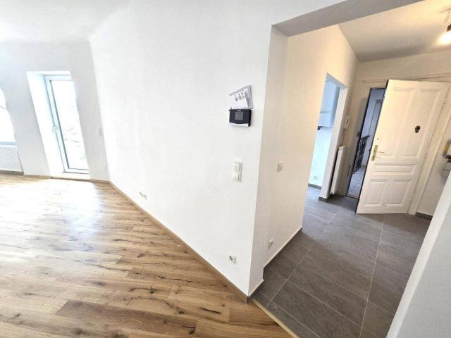 NEUBAU+ Erstbezug + Charmante Dachgeschosswohnung + + Unter Sankt Veit U BAHN +