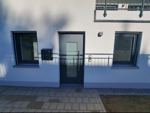 NEUBAU Helle Wohnung mit Terrasse und Gartenanteil ruhige Lage