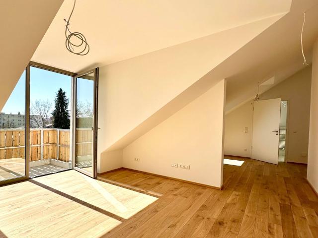 Neubau. ! Lichtdurchflutete 2 Zimmer Dachgeschosswohnung mit Balkon auf Gut Deutschhof. !