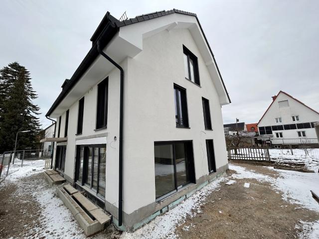 Neubau zwei Doppelhaushälften mit Wärmepumpe KFW 55 und Photovoltaik