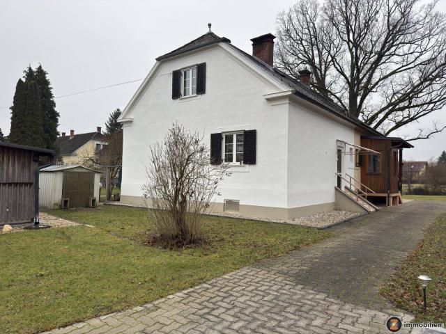 Neudau: Renovierte Doppelhaushälfte sofort bezugsfertig!