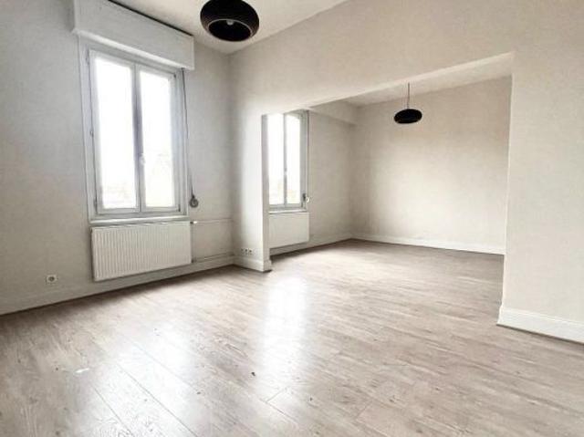 NEUDORF: Appartement T3 2chambres, séjour double avec jardin partagé, cuisine équipée neuve !