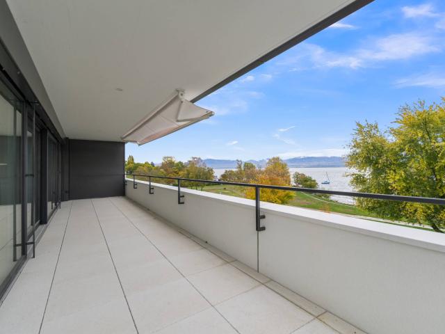 Neue Luxuswohnung – 4,5 Zimmer in einer Ecke mit einem Balkon von 76 m² – Seeblick
