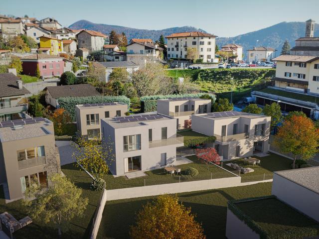 NEUE VILLA IM BAU MITTEN IM GRÜNEN